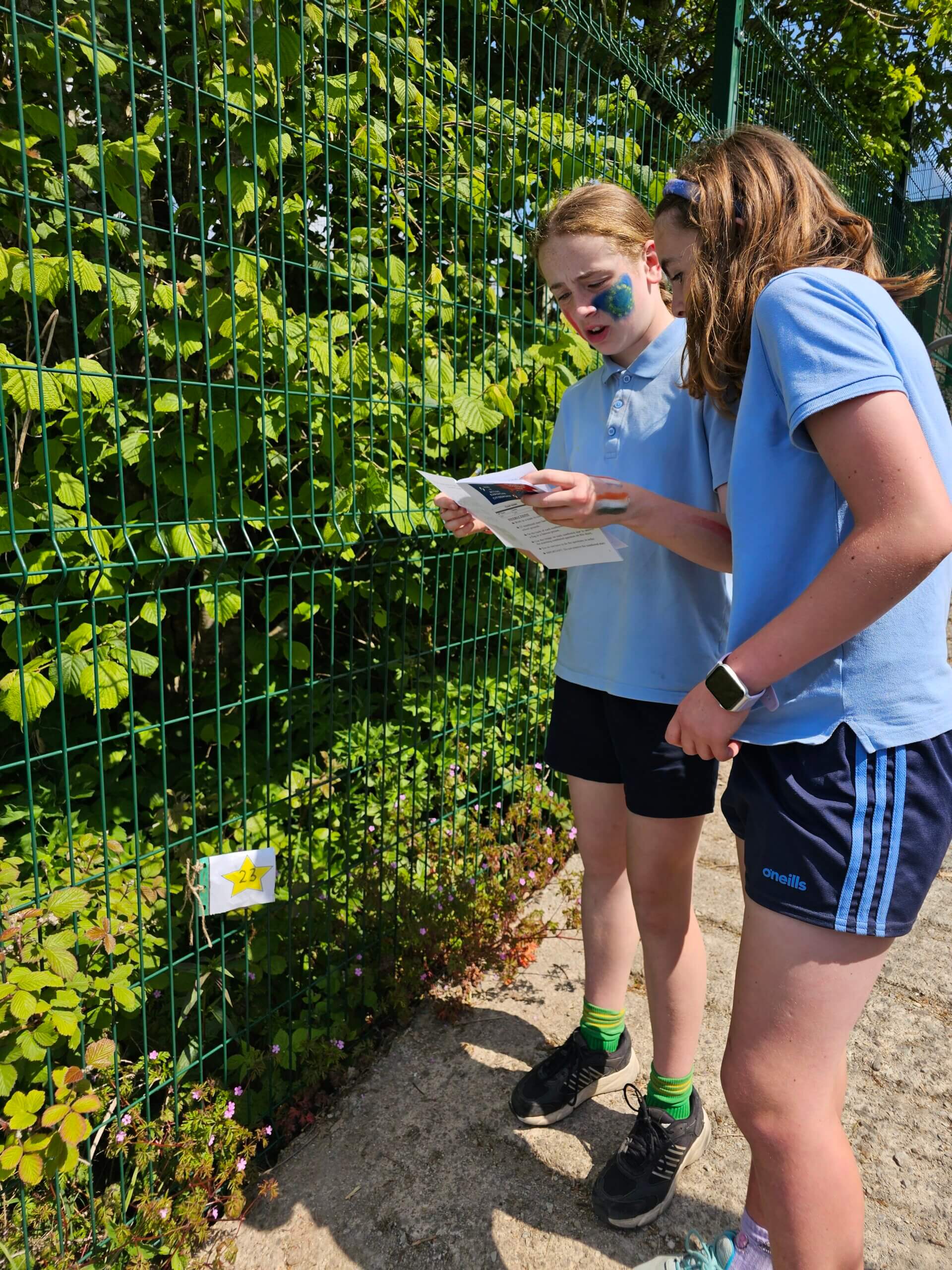 Two 6th class students think about the clue