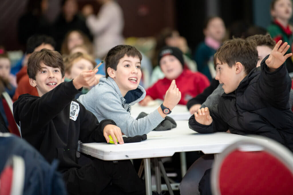 Primary school students collaborating on EU Quiz